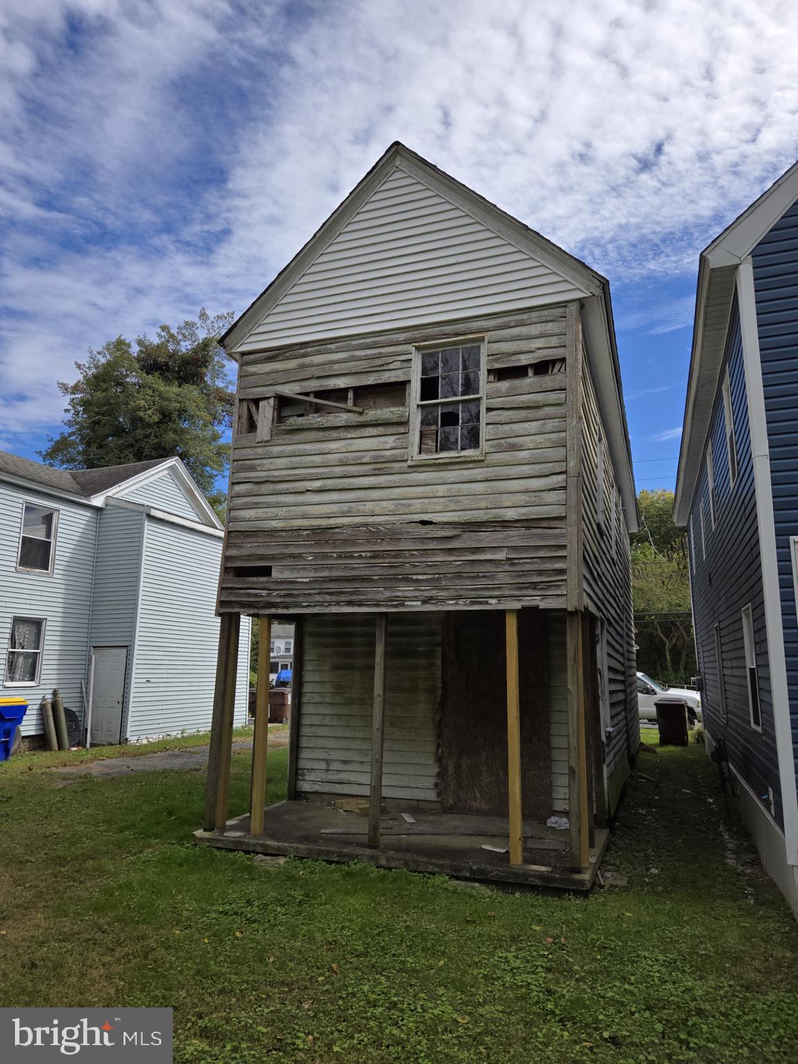 511 High Street Cambridge, MD 21613 - Photo 9 of 12 a front view of a house with a yard