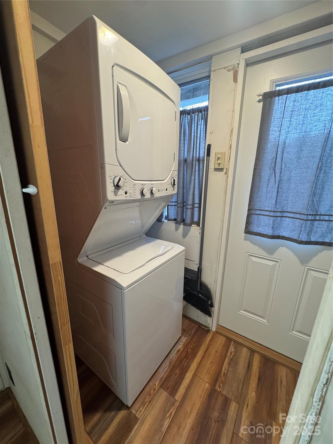 103 Teaberry Lane Newland, NC 28657 - Photo 15 of 18 a utility room with dryer and washer