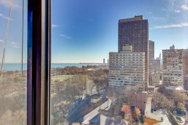 $2,350 | 3100 North Lake Shore Drive, Unit 1506, Chicago, IL 60657
