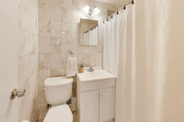 $2,350 | 3100 North Lake Shore Drive, Unit 1506, Chicago, IL 60657