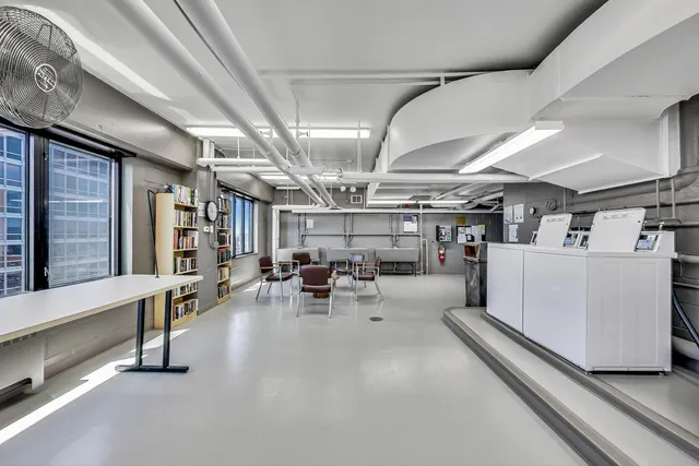 $2,350 | 3100 North Lake Shore Drive, Unit 1506, Chicago, IL 60657