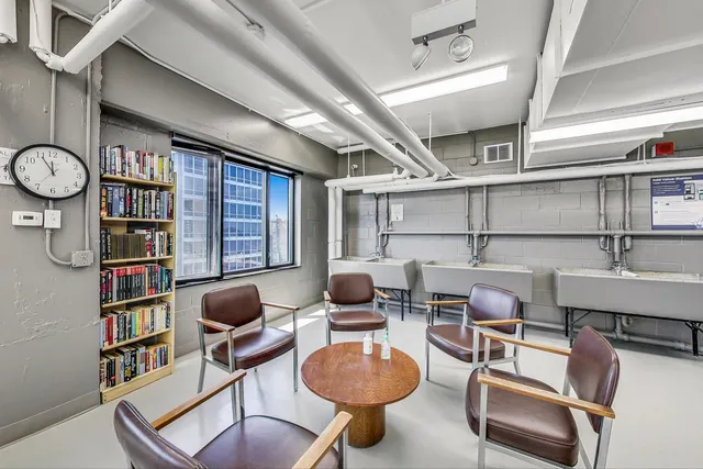 $2,350 | 3100 North Lake Shore Drive, Unit 1506, Chicago, IL 60657