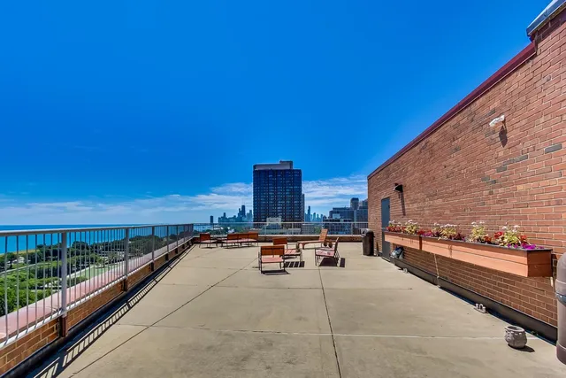 $2,350 | 3100 North Lake Shore Drive, Unit 1506, Chicago, IL 60657