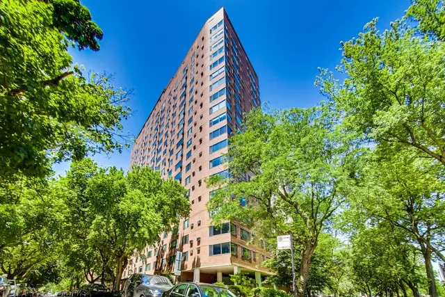 $2,350 | 3100 North Lake Shore Drive, Unit 1506, Chicago, IL 60657