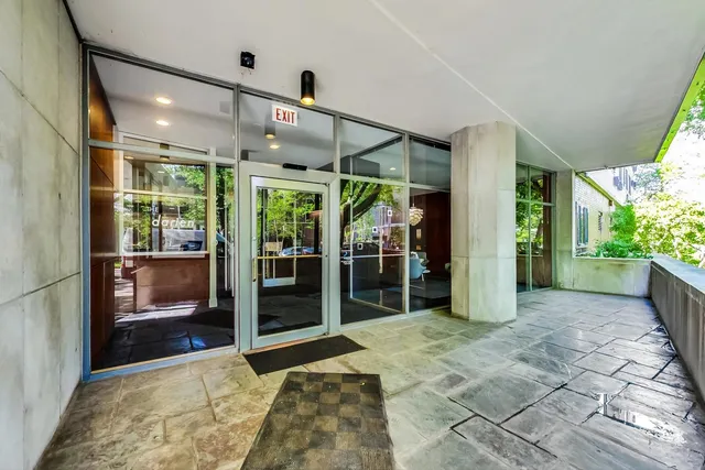 $2,350 | 3100 North Lake Shore Drive, Unit 1506, Chicago, IL 60657