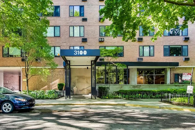 $2,350 | 3100 North Lake Shore Drive, Unit 1506, Chicago, IL 60657