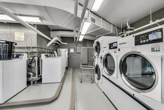 $2,350 | 3100 North Lake Shore Drive, Unit 1506, Chicago, IL 60657