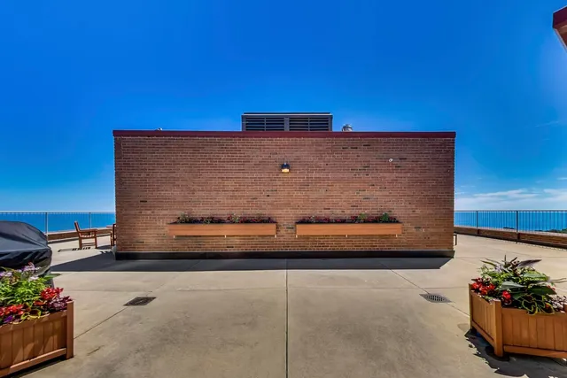 $2,350 | 3100 North Lake Shore Drive, Unit 1506, Chicago, IL 60657