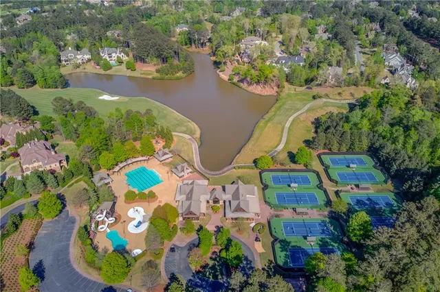 $600,000 | 900 Woodvale Point, Suwanee, GA 30024