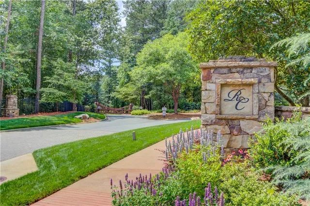$600,000 | 900 Woodvale Point, Suwanee, GA 30024