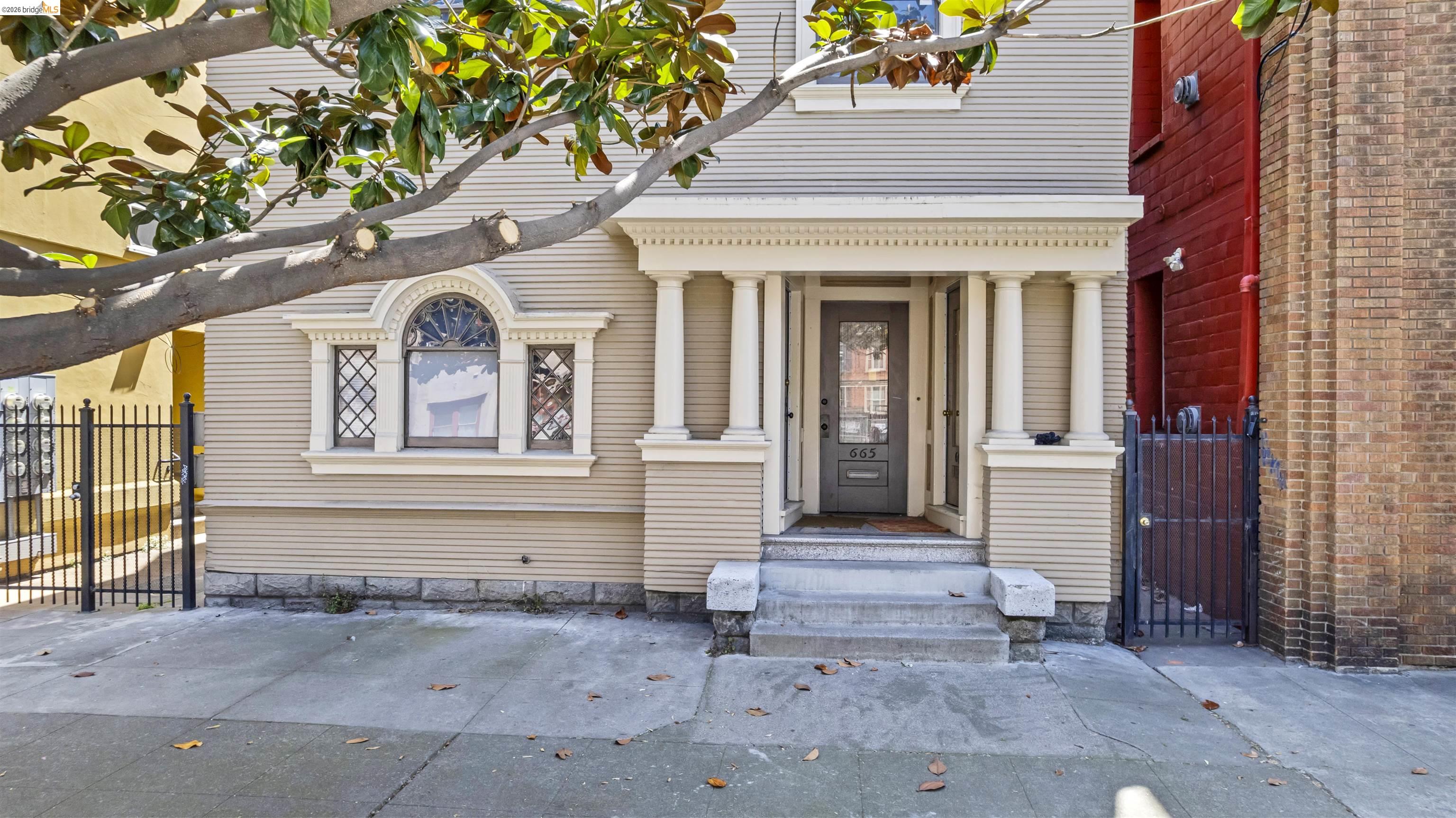 667 10th Street Oakland, CA 94607 - Photo 13 of 15 a front view of a house with garden