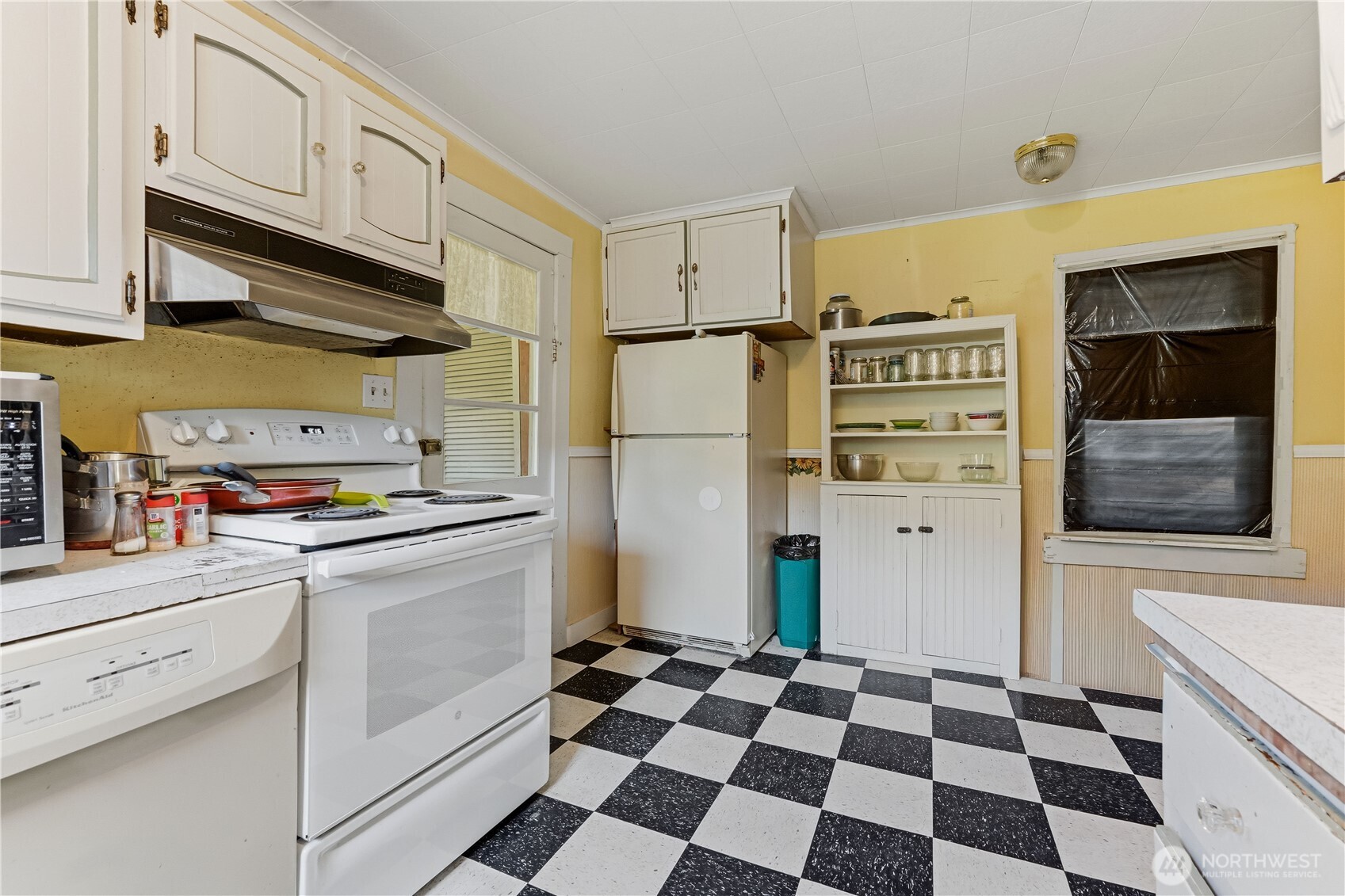 5601 Airport Road Cashmere, WA 98815 - Photo 21 of 36 a kitchen with a refrigerator and a stove top oven