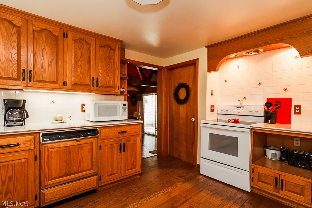 996 Reeve Road Elyria, OH 44035 - Photo 9 of 35 Gallery Image 9