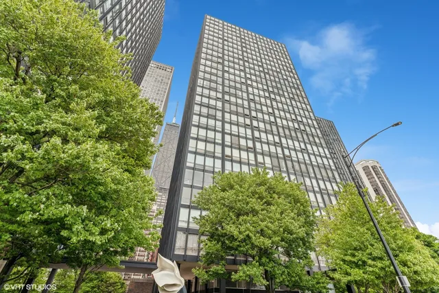 $195,000 | 880 North Lake Shore Drive, Unit 4E, Chicago, IL 60611