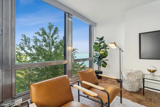 $195,000 | 880 North Lake Shore Drive, Unit 4E, Chicago, IL 60611