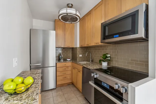 $195,000 | 880 North Lake Shore Drive, Unit 4E, Chicago, IL 60611