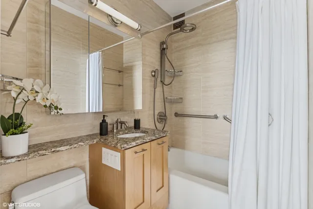 $195,000 | 880 North Lake Shore Drive, Unit 4E, Chicago, IL 60611