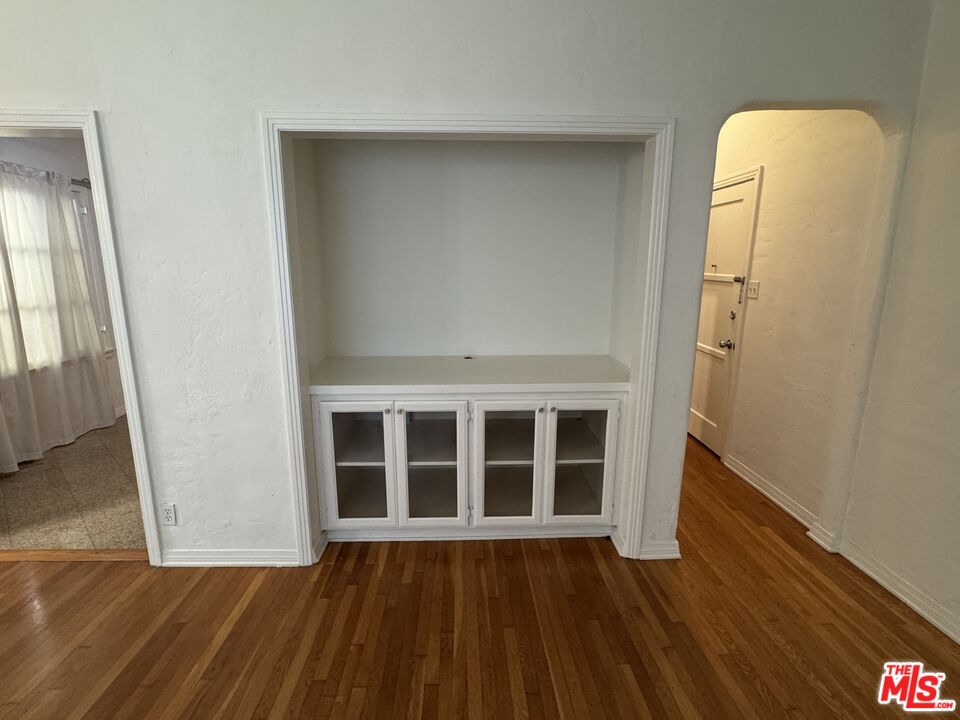 264 South Reeves Drive, Unit 101 Beverly Hills, CA 90212 - Photo 7 of 22