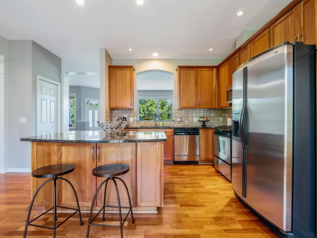 $4,295 | 315 West River Parkway, Unit 103, Minneapolis, MN 55401