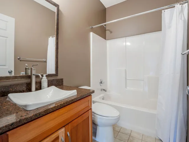$4,295 | 315 West River Parkway, Unit 103, Minneapolis, MN 55401