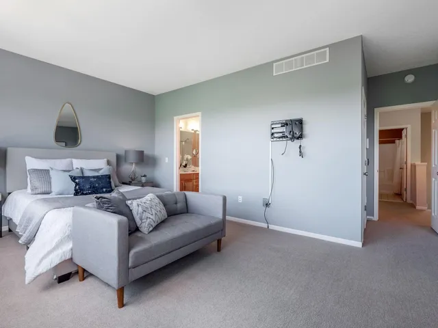 $4,295 | 315 West River Parkway, Unit 103, Minneapolis, MN 55401