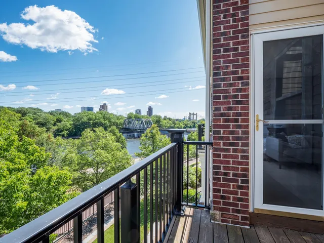 $4,295 | 315 West River Parkway, Unit 103, Minneapolis, MN 55401