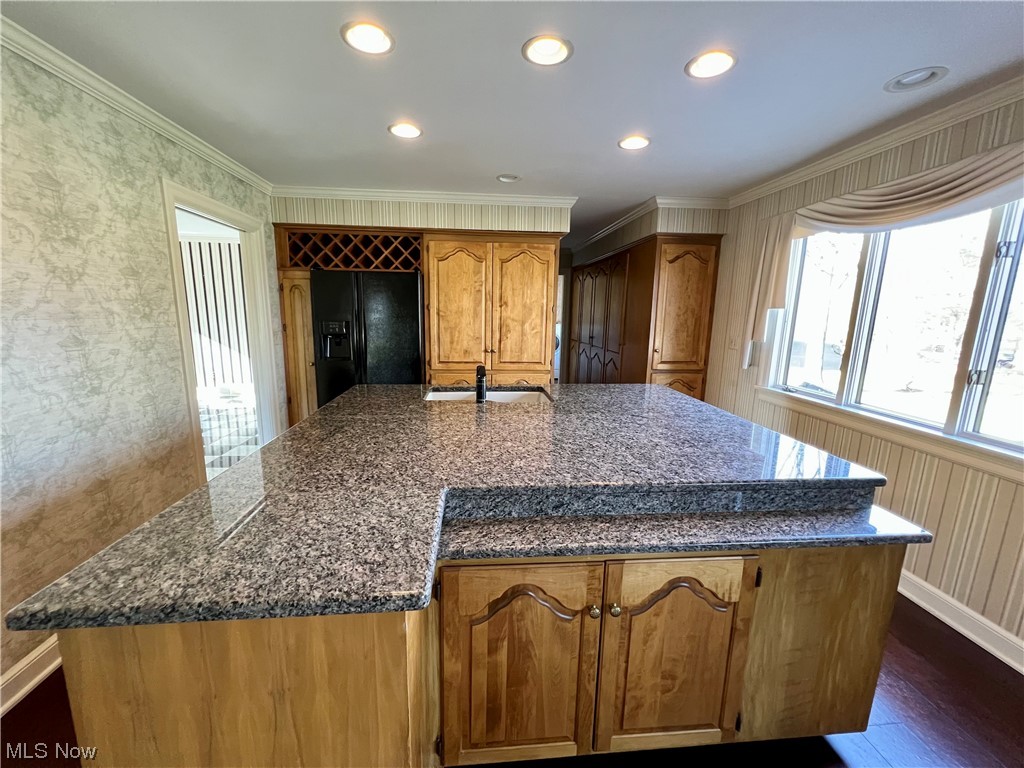 1175 East Calla Road, Unit C111 Youngstown, OH 44514 - Photo 8 of 33 Large granite island w/extra cupboards