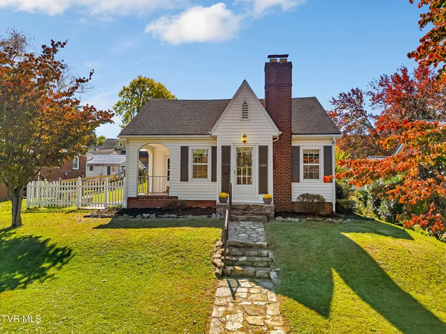 $325,000 | 304 East H Street, Elizabethton, TN 37643