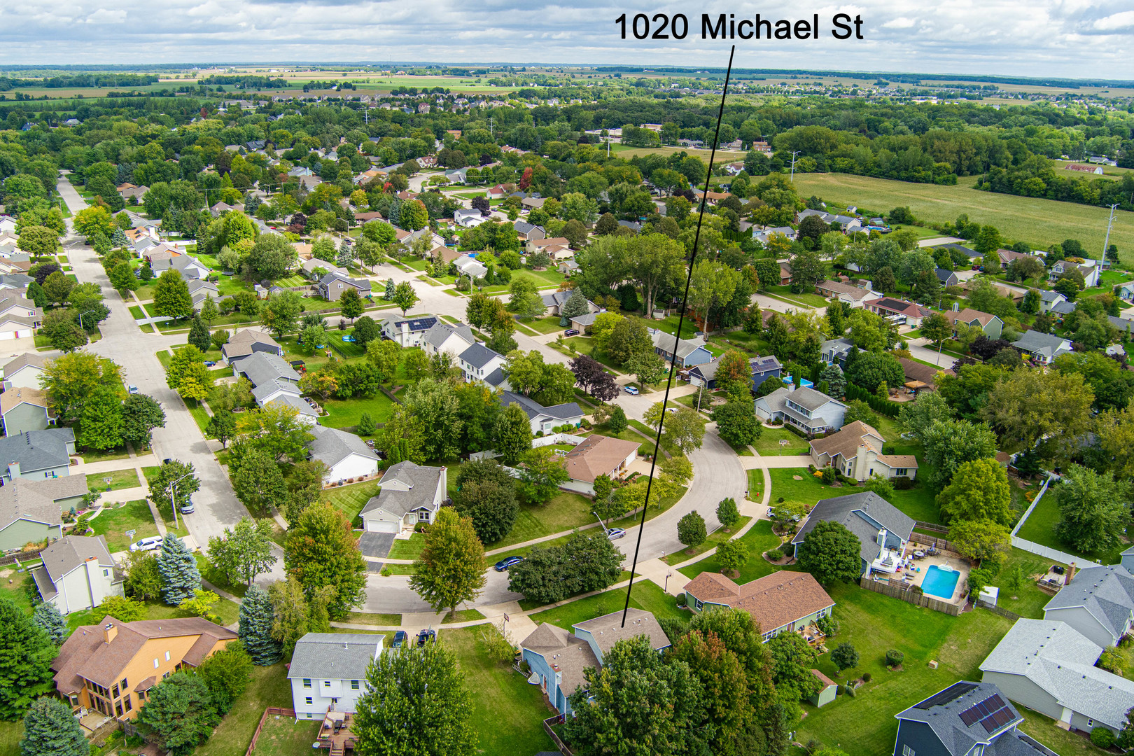 1020 Michael Street Sycamore, IL 60178 - Photo 3 of 3 a view of a bunch of flowers