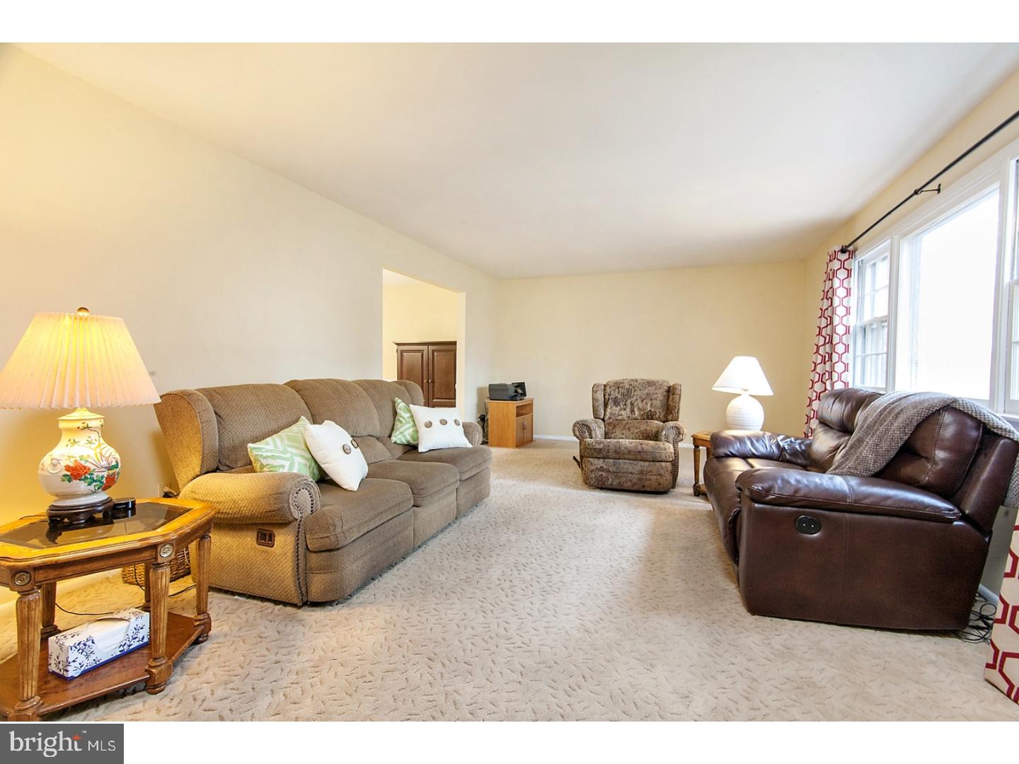 725 Meadowlark Road Audubon, PA 19403 - Photo 3 of 25 Living Room