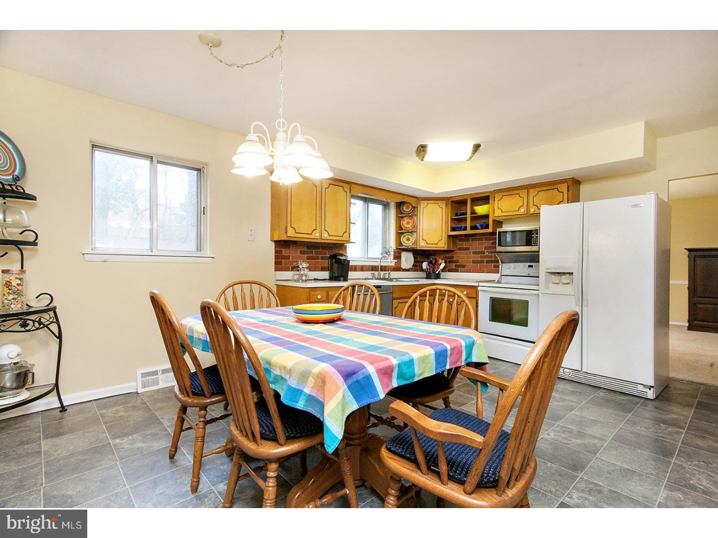 725 Meadowlark Road Audubon, PA 19403 - Photo 6 of 25 Kitchen