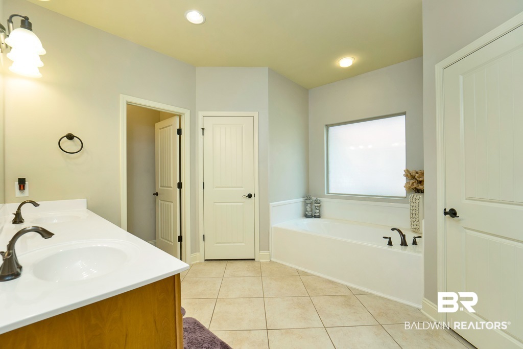 9706 Tanager Lane Spanish Fort, AL 36527 - Photo 17 of 32 Master Bath