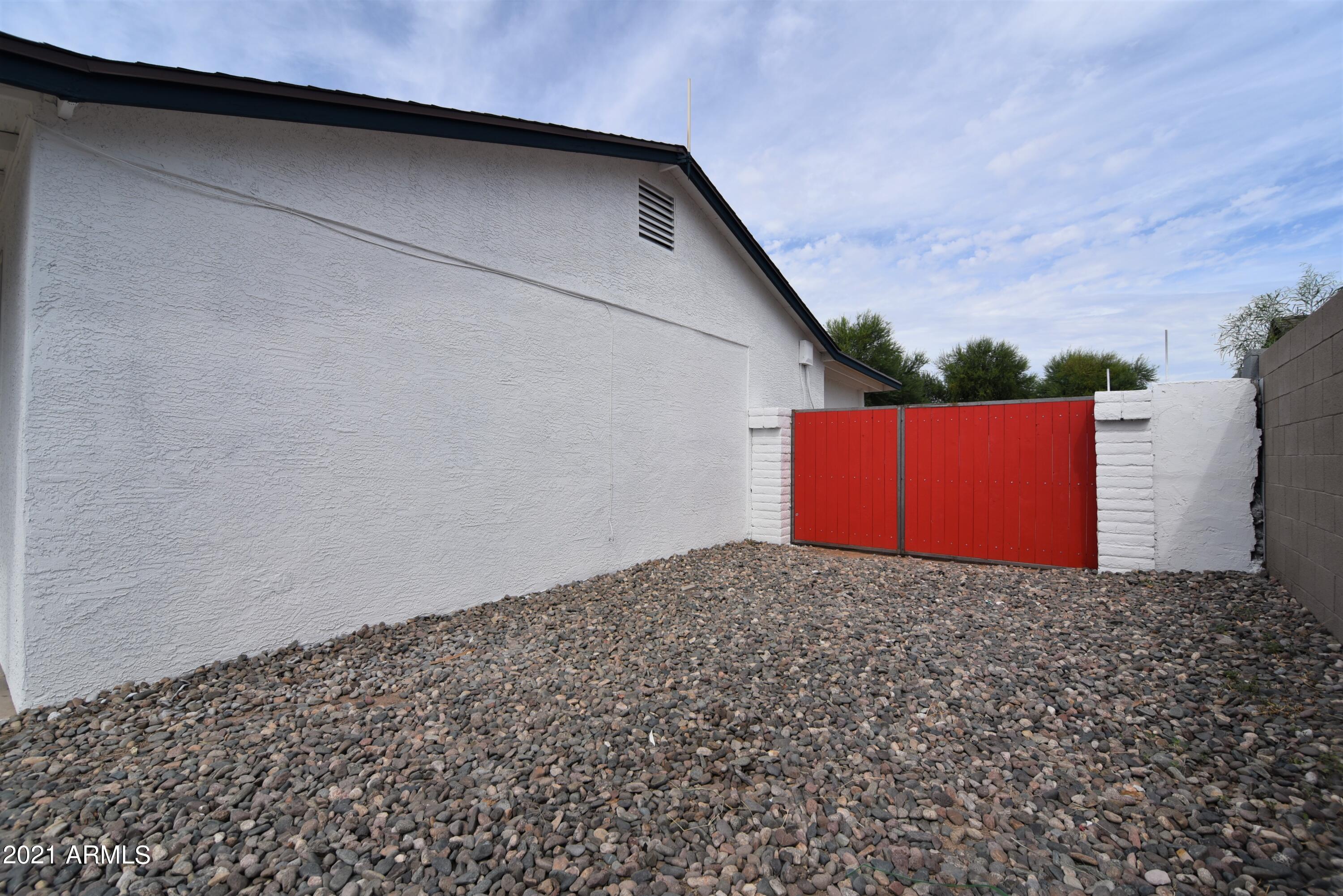 8132 West Pierson Street Phoenix, AZ 85033 - Photo 5 of 44 JHM_1220