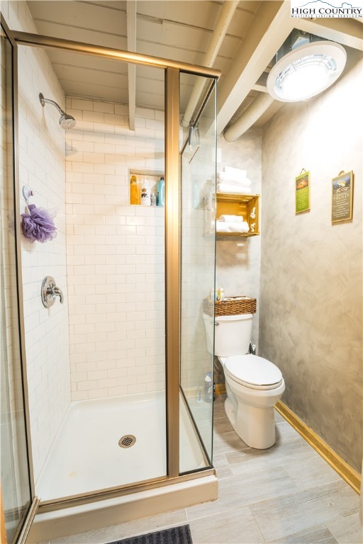902 Pine Ridge Road Beech Mountain, NC 28604 - Photo 14 of 24 a bathroom with a toilet and a shower