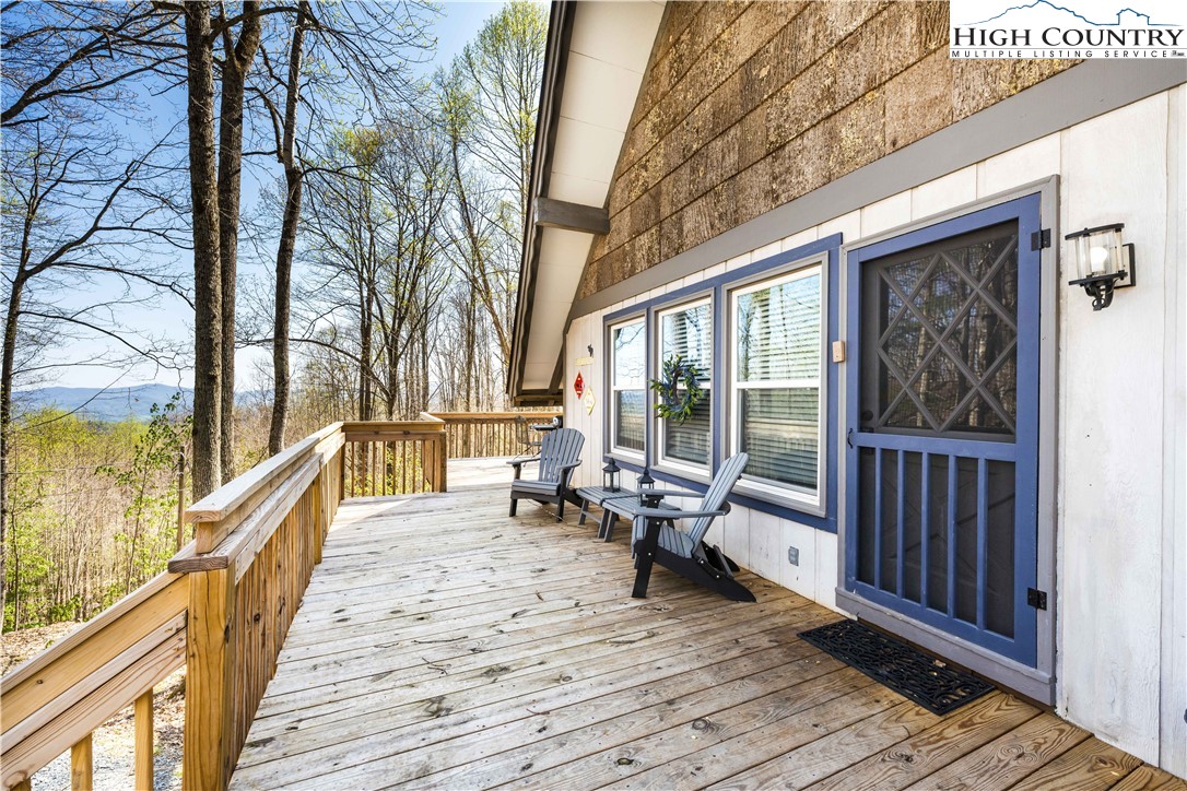 902 Pine Ridge Road Beech Mountain, NC 28604 - Photo 23 of 24 a balcony with wooden floor and furniture