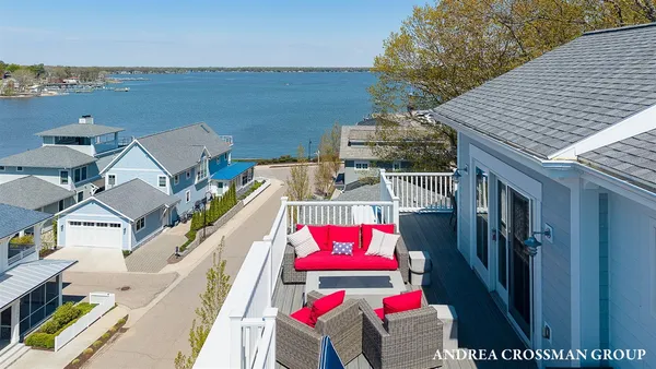 $2,425,000 | 2378 Sunset Walk, Macatawa, MI 49434