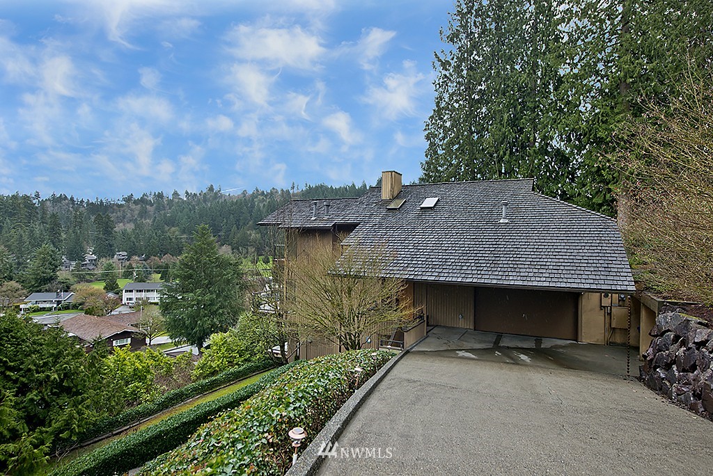 9410 Hoeder Lane Bothell, WA 98011 - Photo 3 of 25 Gallery Image 3