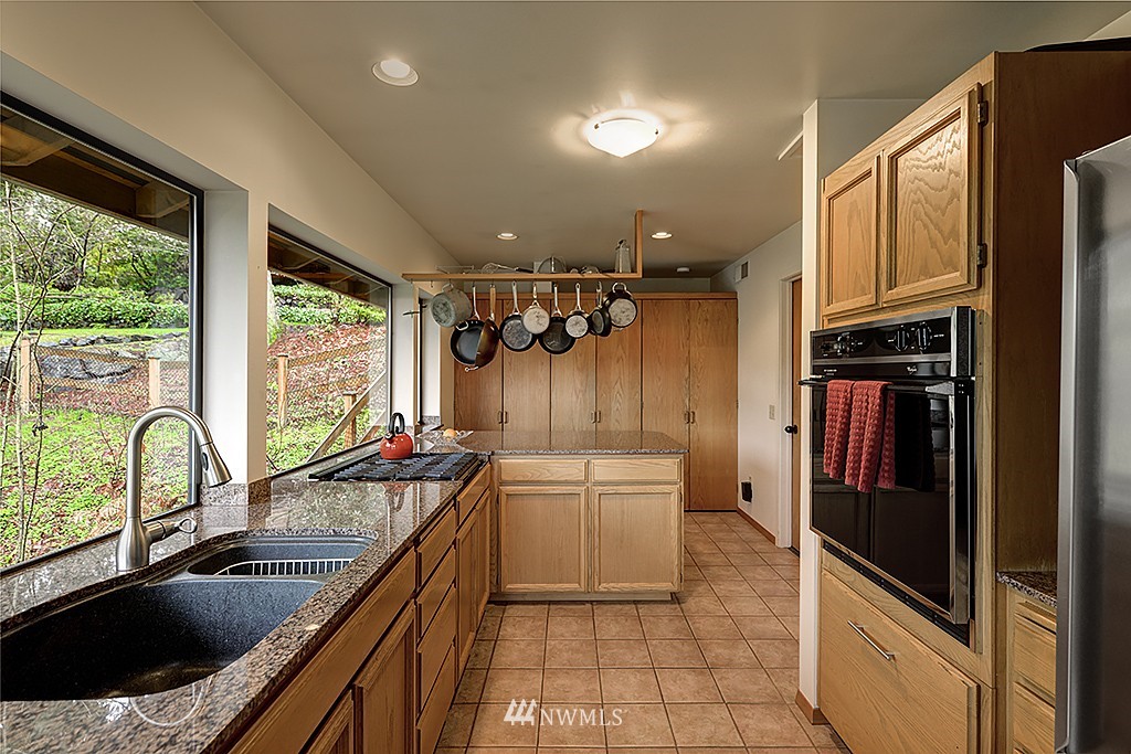 9410 Hoeder Lane Bothell, WA 98011 - Photo 7 of 25 Gallery Image 7