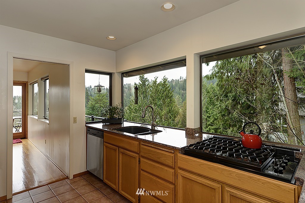 9410 Hoeder Lane Bothell, WA 98011 - Photo 8 of 25 Gallery Image 8