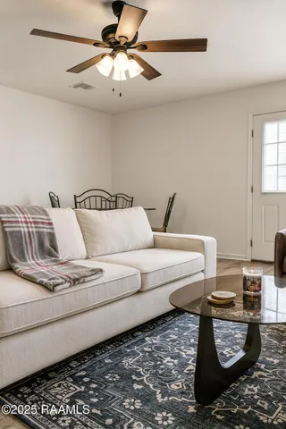 $1,250 | 104 Blanche Street, Unit B, Scott, LA 70583