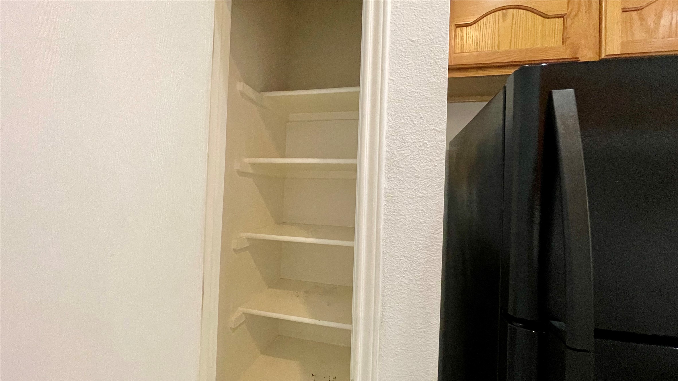 5512 Steven Creek Way Austin, TX 78721 - Photo 19 of 30 View of pantry