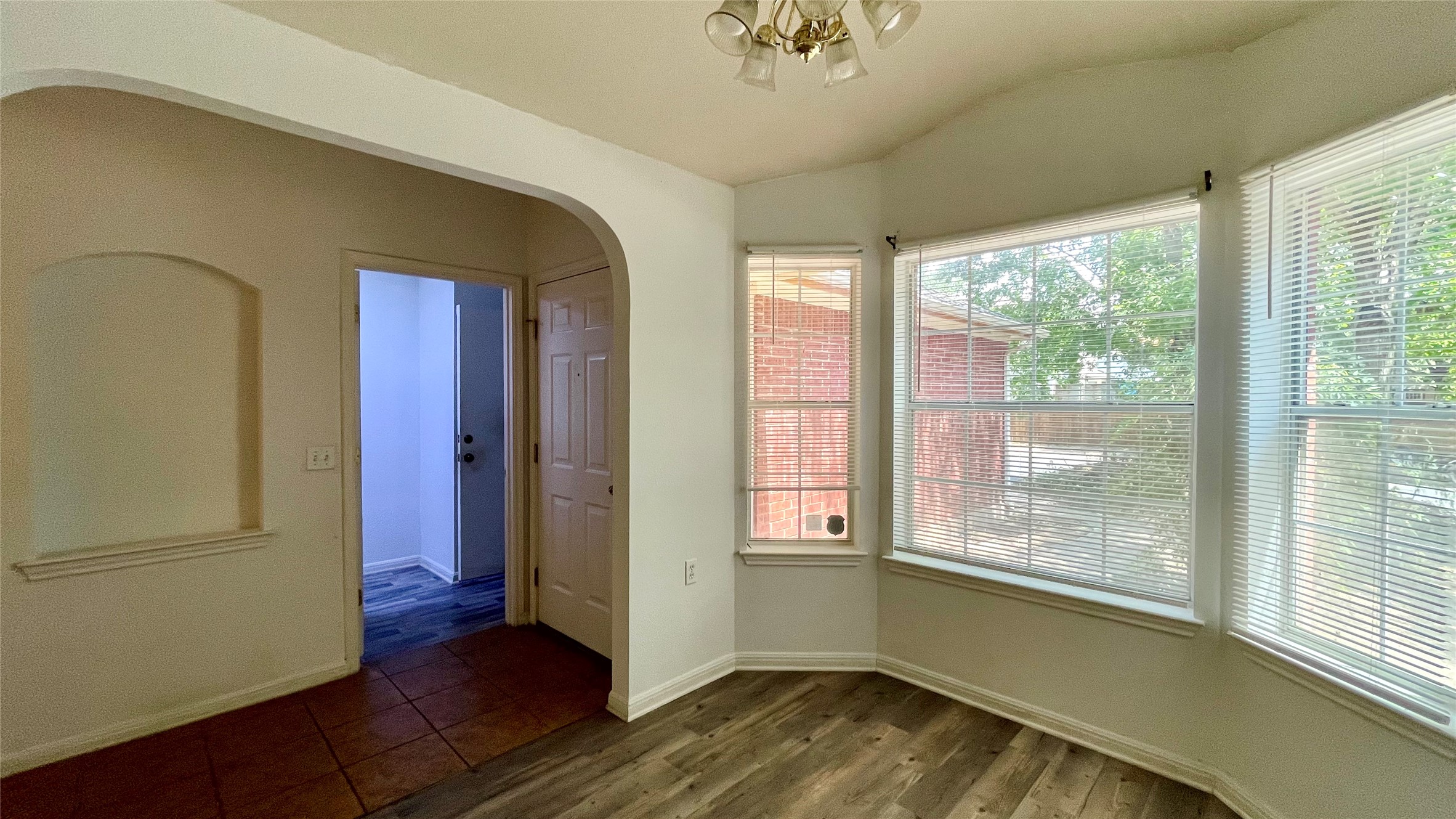 5512 Steven Creek Way Austin, TX 78721 - Photo 4 of 30