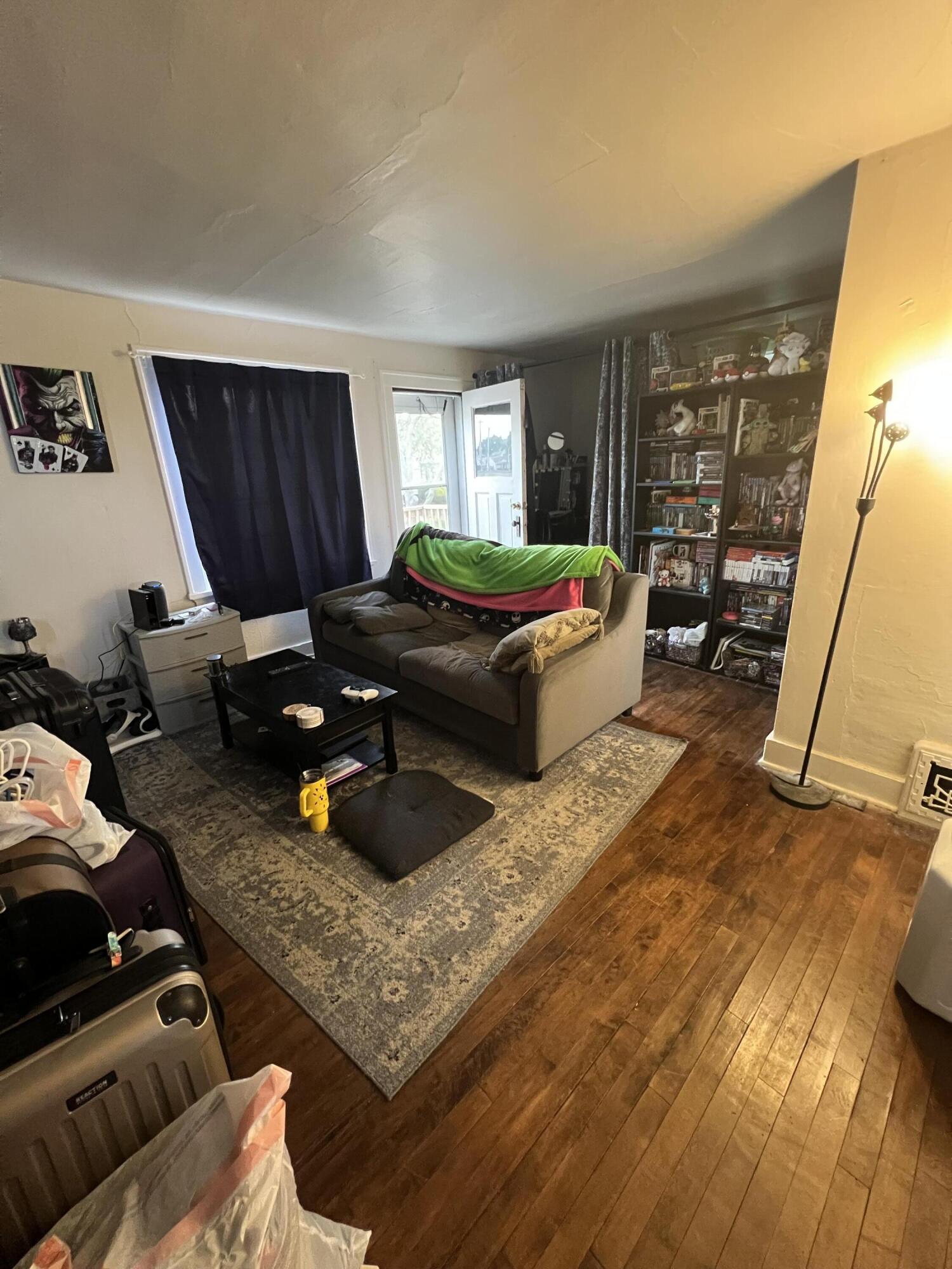 6926 West Burnham Street West Allis, WI 53219 - Photo 8 of 10 Living room