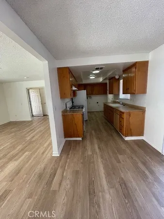 $2,300 | 876 West Whittier Avenue, Unit 878, Hemet, CA 92543