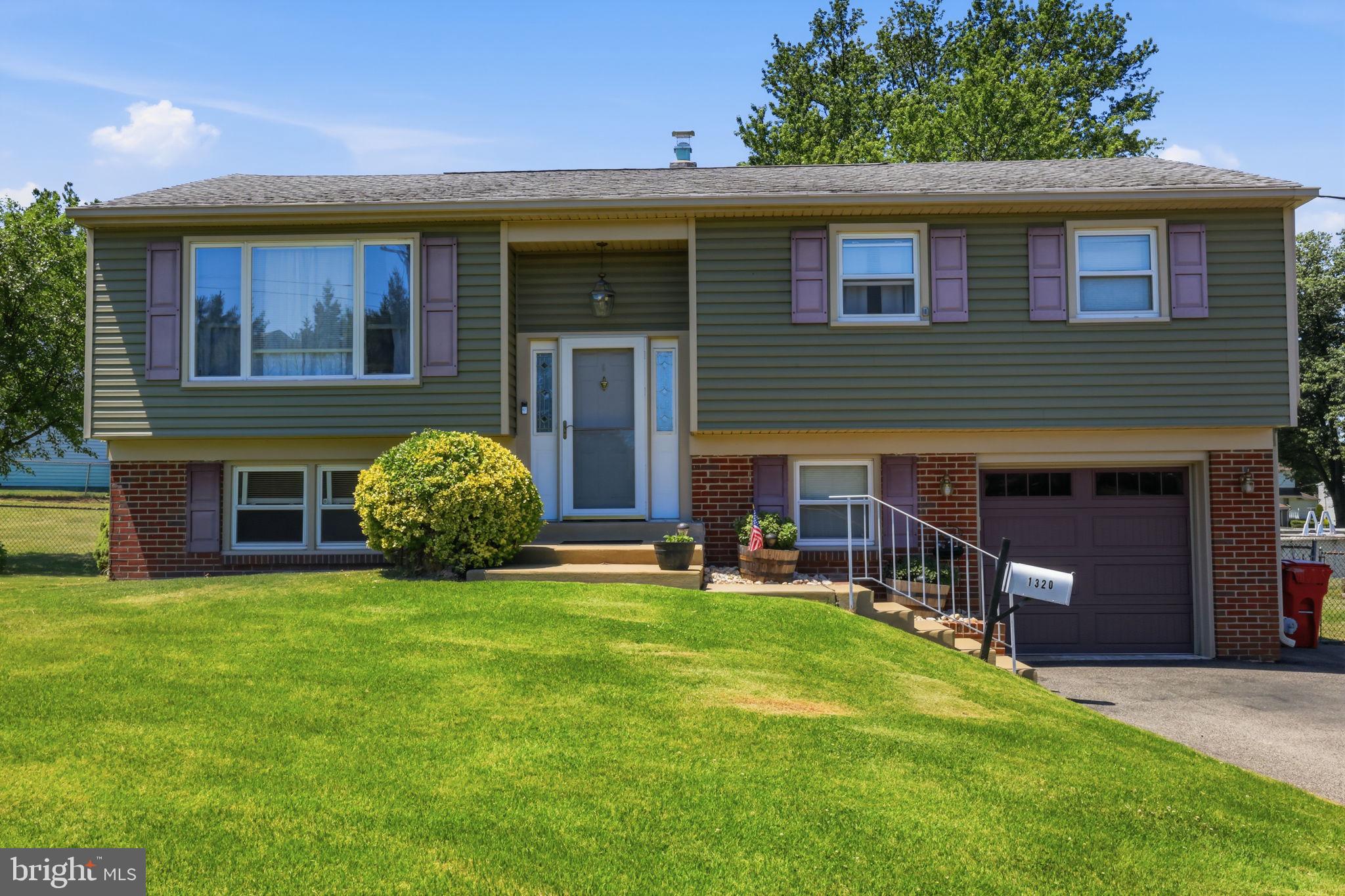 1320 Nevarc Road Warminster, PA 18974 - Photo 3 of 34