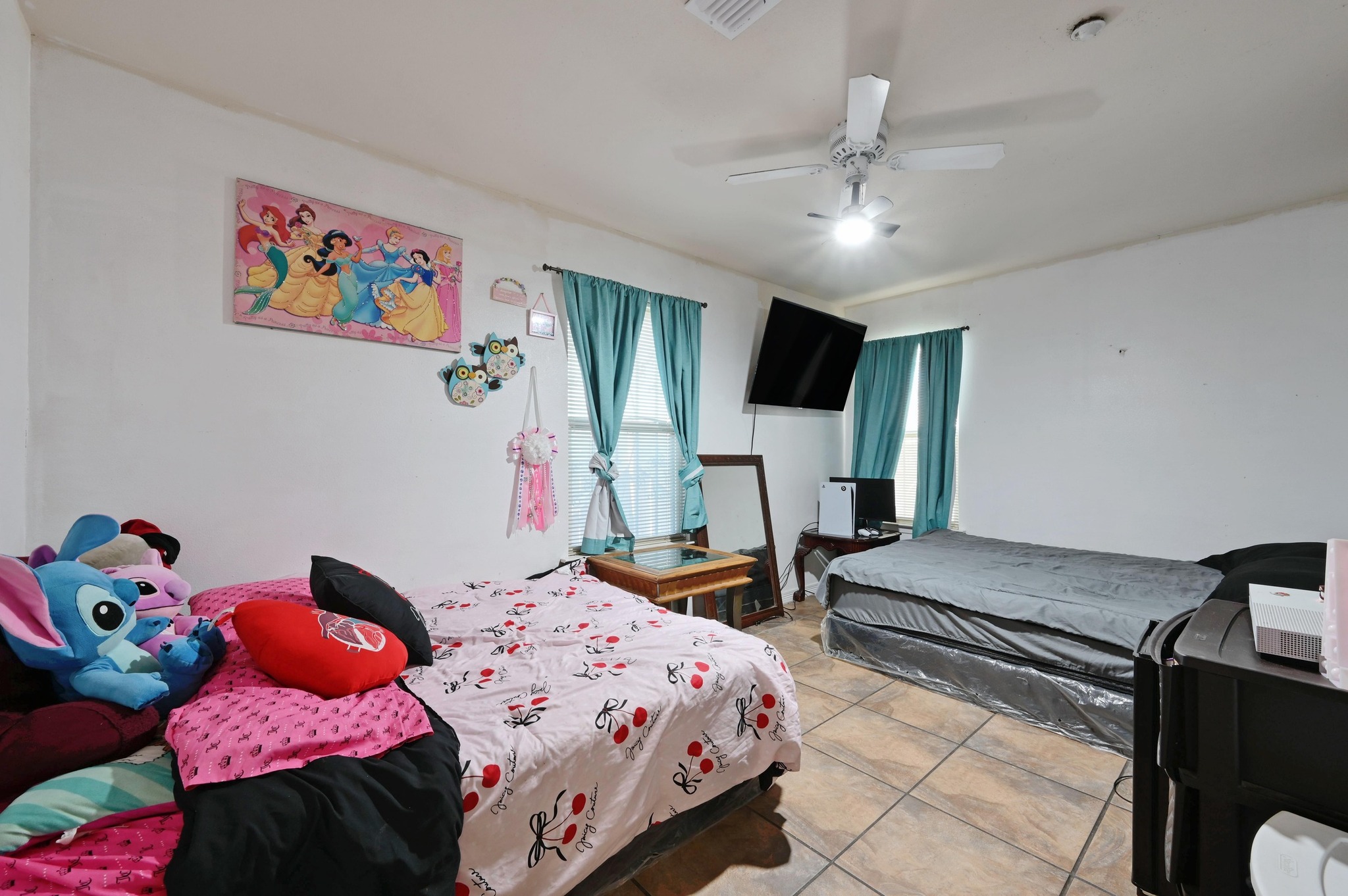 6901 Frontera Trail Austin, TX 78741 - Photo 14 of 21 a bedroom with a bed and dresser