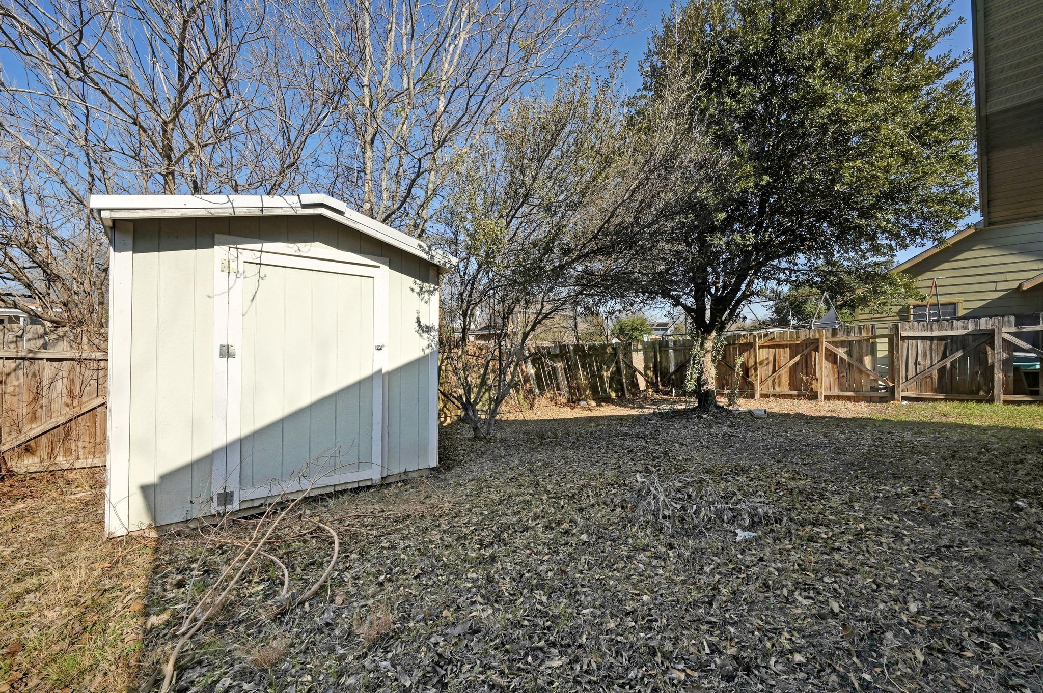 6901 Frontera Trail Austin, TX 78741 - Photo 20 of 21 a backyard of a house with lots of green space
