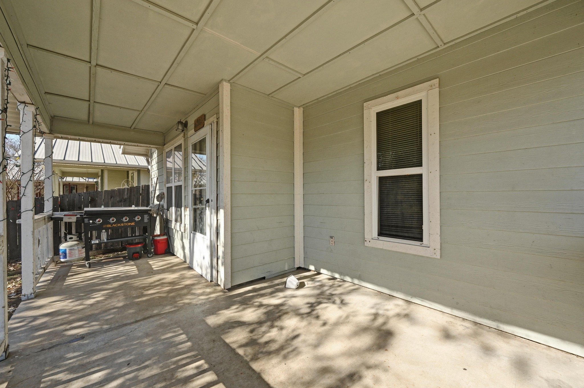 6901 Frontera Trail Austin, TX 78741 - Photo 4 of 21 a view of a interior of the room