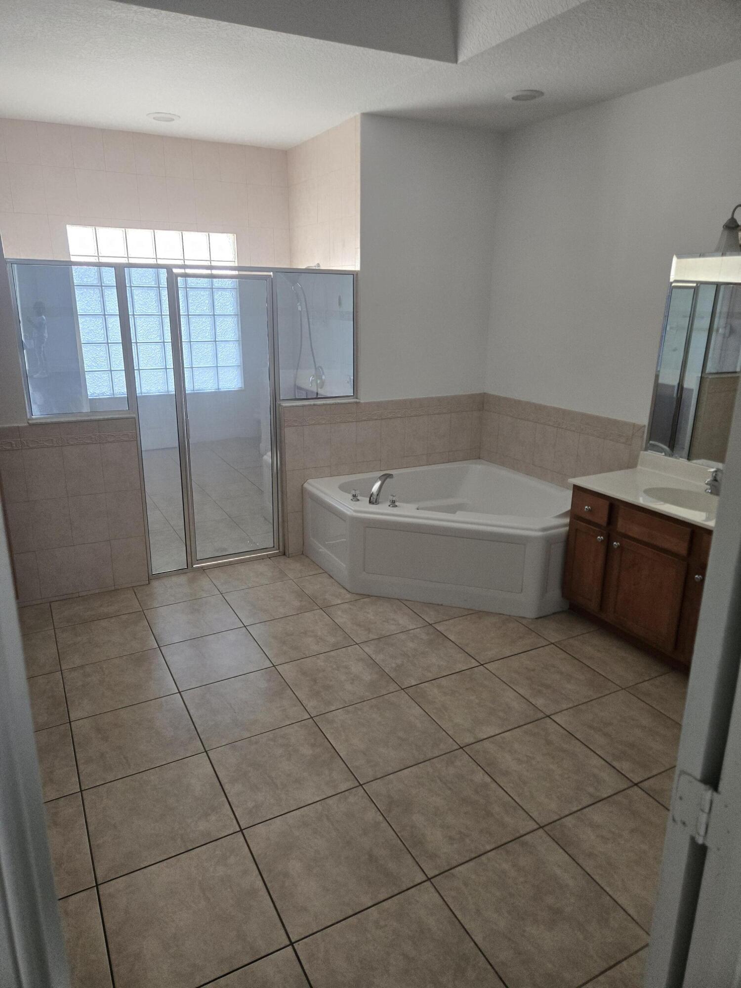 2472 Southwest Valnera Street Port St. Lucie, FL 34953 - Photo 12 of 38 Mstr bthrm