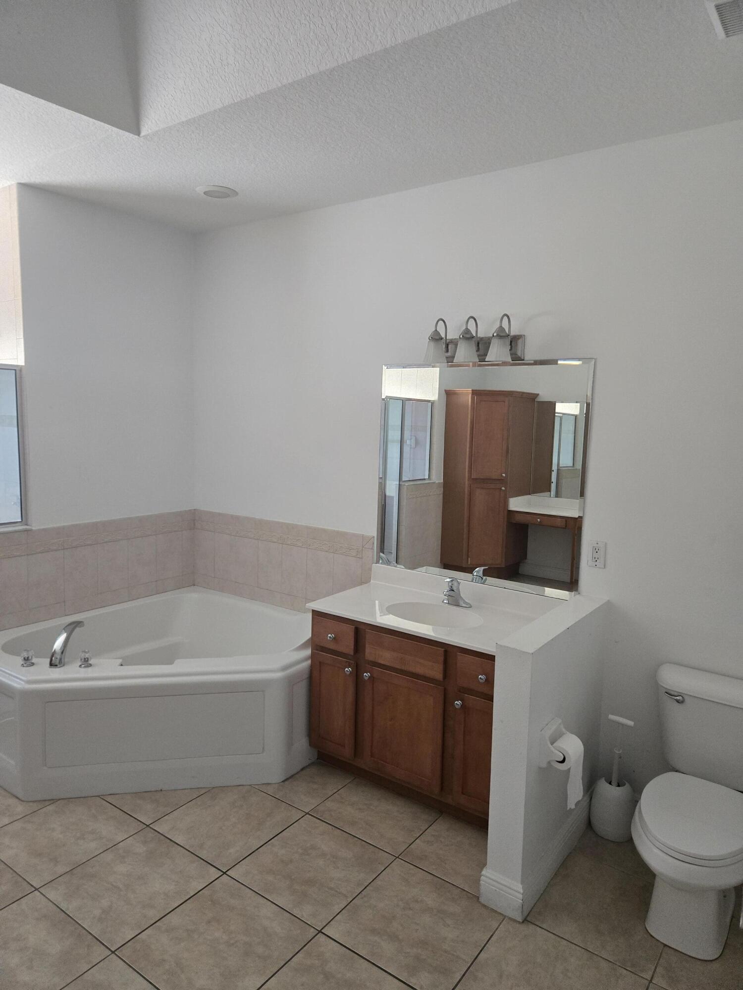 2472 Southwest Valnera Street Port St. Lucie, FL 34953 - Photo 13 of 38 1000424888